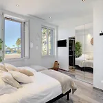 Cocoon In Sea View.