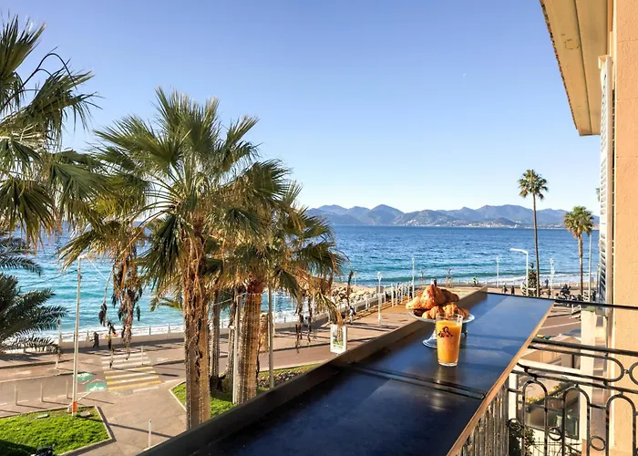 Cocoon In Sea View. Cannes